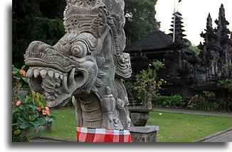 Głowa smoka::Bali, Indonezja::