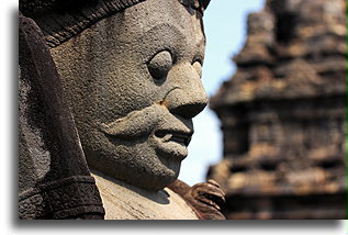 Posąg Dvarapala::Buddyjska świątynia Sewu, Jawa Indonezja::