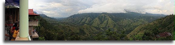 Widok erotycznej góry::Tana Toradża, Celebes Indonezja::