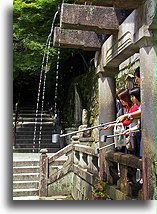 Święte źródło::Swiatynia Kiyomizu-dera w Kioto, Japonia::