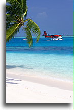 Czerwony hydroplan::Wyspa Rangalifinolhu, Malediwy::