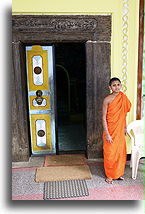Wejście do świątyni::Swiatynie buddyjskie, Sri Lanka::