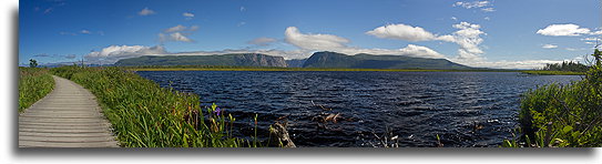 Western Brook Pond z oddali::Gros Morne, Nowa Fundlandia, Kanada::
