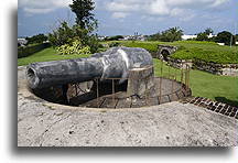 Gun in Fort Hamilton::Bermuda::