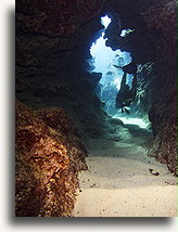 Tunel grot diabła #2::Wielki Kajman, Karaiby::