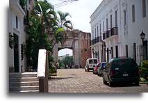 Ulica w Zona Colonial::Santo Domingo, Dominkana, Karaiby::