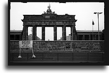 Brandenburger Gate from the west::West Berlin::