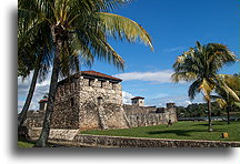 Mury obronne::Castillo de San Felipe de Lara, Guatemala::