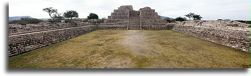 Plac otoczony murem::Cañada de la Virgen, Guanajuato, Meksyk::