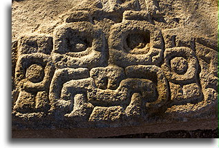 Płaskorzeźba boga desczu::Dainzu, Oaxaca, Meksyk::
