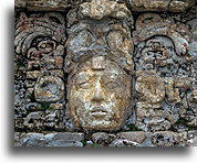 Rzeźbiona maska stiukowa::Palenque, Chiapas, Meksyk::