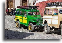 Żółto-zielony Willys::Real de Catorce, San Luis Potosi, Meksyk::
