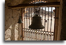 Dwa dzwony kościelne::San Borja, Kalifornia Dolna, Meksyk::