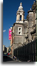 Krzywa wieża kościelna::Miasto Meksyk, Meksyk::