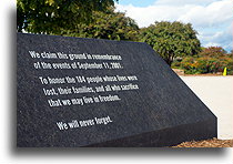 Nigdy nie zapomnimy::Pentagon Memorial, Waszyngton, Stany Zjednoczone<br /> październik 2018::