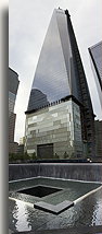 W sąsiedztwie WTC nr. 1::Miejsce pamięci 11 września 2001 roku, Nowy Jork, USA<br /> sierpień 2013::