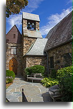 Neogotycki kościółek::Union Church w Pocantico, Nowy Jork, Stany Zjednoczone::
