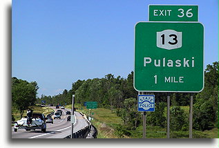Miejscowść Pulaski przy drodze 13::Stan Nowy Jork, USA::
