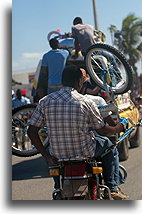 Taxi-moto::Cap-Haïtien, Haiti, Karaiby::