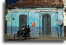 Niebieski dom kolonialny::Cap-Haïtien, Haiti, Karaiby::