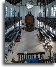Podłoga pokryta piaskiem::Synagoga Shaare Shalome, Jamajka::