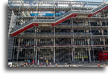 Budynek „wywrócony na zewnątrz”::Centrum Pompidou, Paryż, Francja::