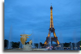 Rzeźby byka i jelenia::Paryż, Francja::