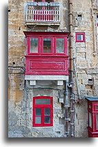 Mały czrwony balkon::Valletta, Malta::