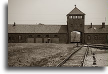 Brama Auschwitz II-Birkenau::Obóz koncentracyjny Auschwitz::