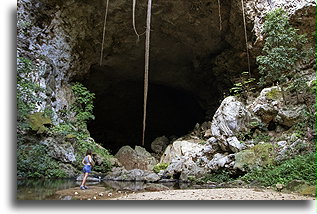 Wejście do jaskini Rio Frio::Rio Frio Cave, Belize::