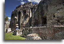 Ruiny klasztoru kapucynek::Antigua Guatemala, Gwatemala::