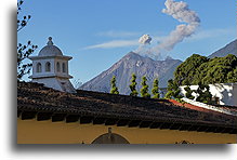 Volcán de Fuego::Antigua Guatemala, Guatemala::