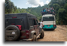 Zatłoczony autobus::Route AV-6, Gwatemala::