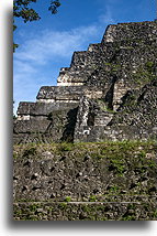 Piramida plac A::Yaxhá, Gwatemala::