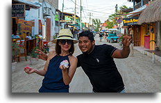 Na ulicy::Wyspa Holbox, Quintana Roo, Meksyk::