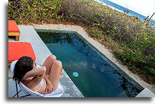 Przy małym basenie::Hotel Escondido, Oaxaca, Meksyk::