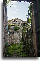Piramida Kabal na podwórku::Izamal, Jukatan, Meksyk::