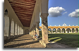 Atrium klasztoru::Izamal, Jukatan, Meksyk::