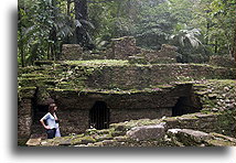 Budynek łaźni parowej::Palenque, Chiapas, Meksyk::