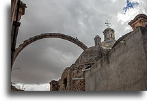 Nigdy nieukończona katedra #1::Pinos, Zacatecas, Meksyk::