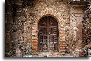 Drzwi boczne kościoła::Pinos, Zacatecas, Meksyk::
