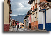 Wąska ulica::San Cristóbal de las Casas, Chiapas, Mexico::