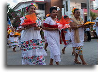 Kobiety w bieli::Ticul, Jukatan, Meksyk::