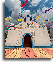 Mały wiejski kościółek::Toapisca, Chiapas, Meksyk::