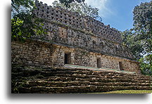 Struktura 33 z grzebieniem dachowym::Yaxchilán, Chiapas, Meksyk::