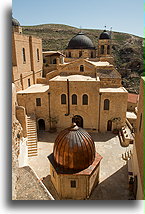 Grób św. Saby::Klasztor Mar Saba, terytorium Palestyńskie::