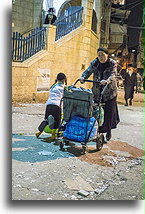 Wózek na zakupy::Dzielnica Mea Shearim, Jerozolima, Izrael::