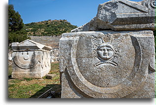 Marmurowe sarkofagi::Efez, Turcja::