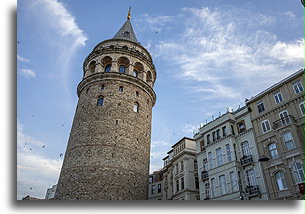 Średniowieczna kamienna wieża::Wieża Galata, Stambuł, Turcja::