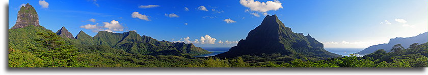 Góra Rotui pomiędzy dwoma zatokami::Moorea, Polinezja Francuska::